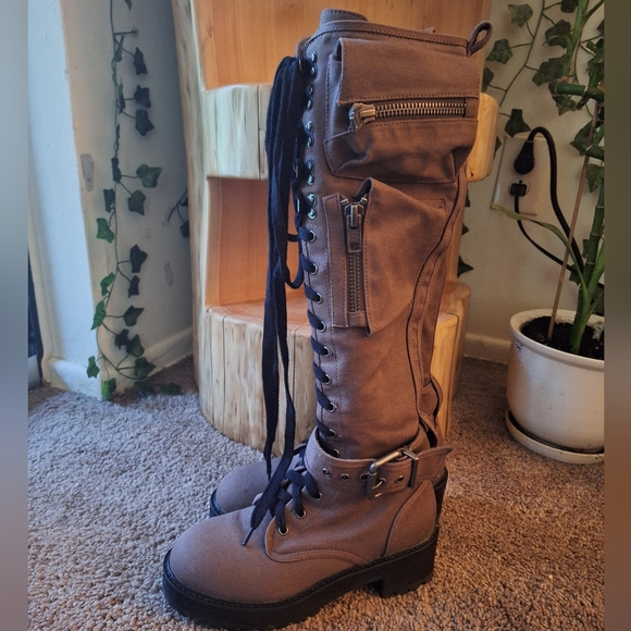 Sold Out Current Mood Cedar Obsidian Pocket Combat Boots - Picture 6 of 7